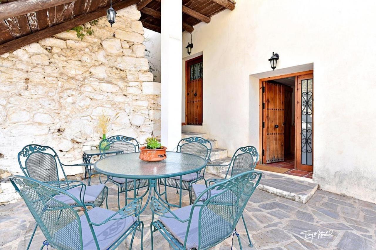 La Casa Del Agua Guest House Монтефрио Екстериор снимка